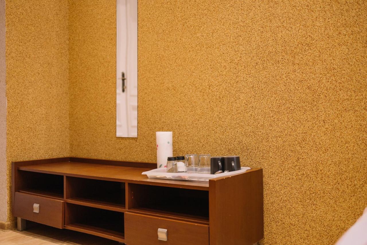 West13 Guest Rooms Krasków Eksteriør bilde