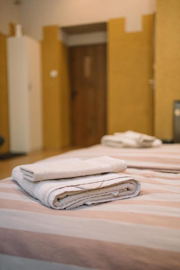 West13 Guest Rooms Krasków Eksteriør bilde