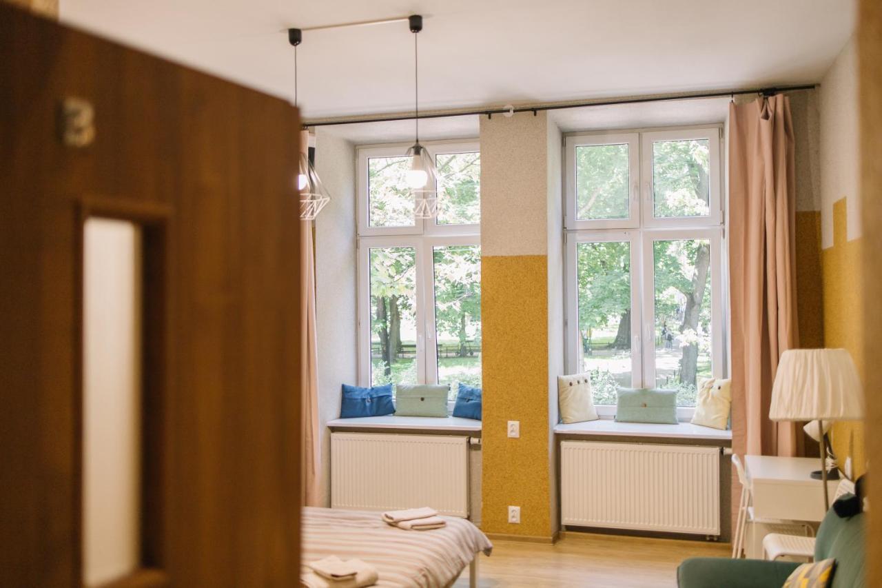 West13 Guest Rooms Krasków Eksteriør bilde